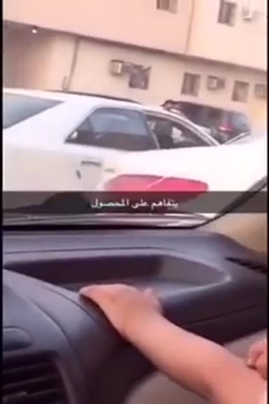شاهد المتسولة صاحبة السيارة باهظة الثمن